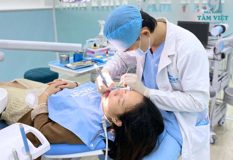Lấy cao răng giá rẻ có an toàn? Ở đâu lấy cao răng uy tín? 2 Lấy cao răng là gì? Tại sao nên lấy cao răng định kỳ?