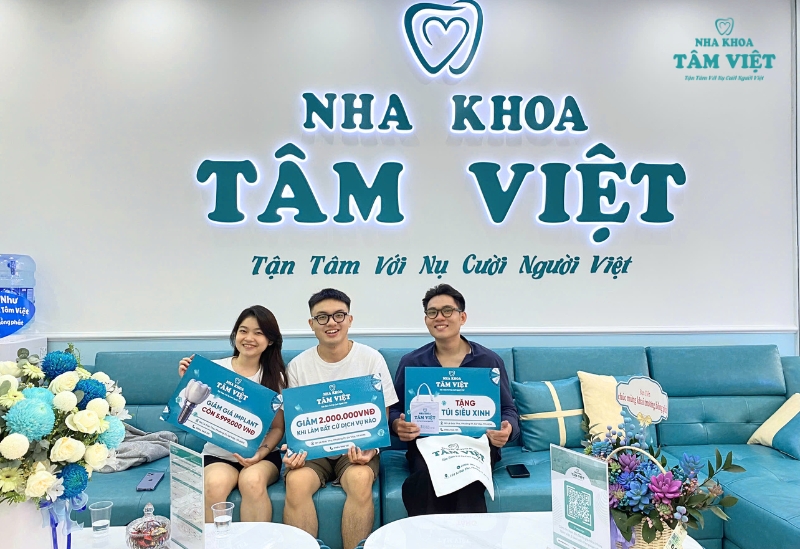 Trồng răng implant có nguy hiểm không? Những lưu ý quan trọng 6 Tâm Việt mang lại nụ cười tự tin cho nhiều khách hàng