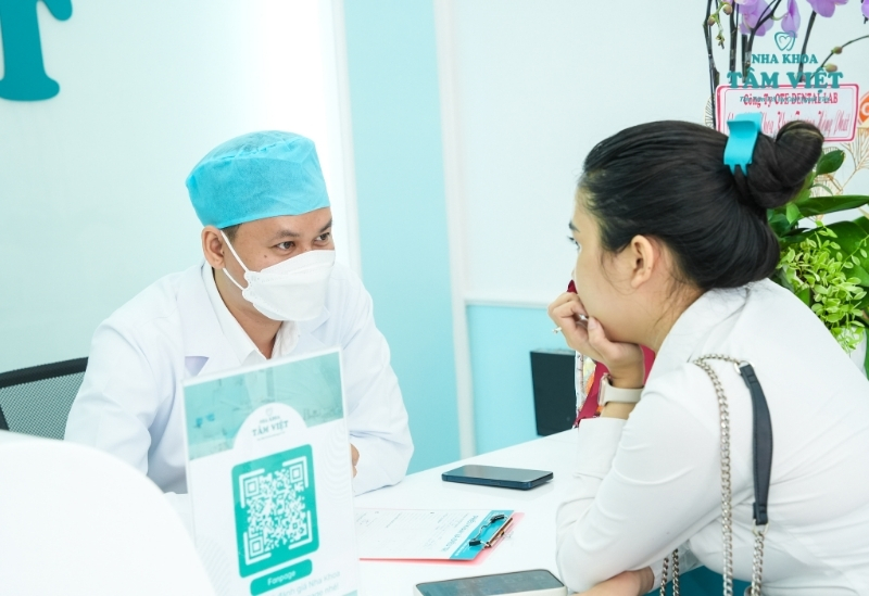 Sau cắm implant kiêng ăn gì? Lưu ý quan trọng 3 Tái khám đúng lịch hẹn