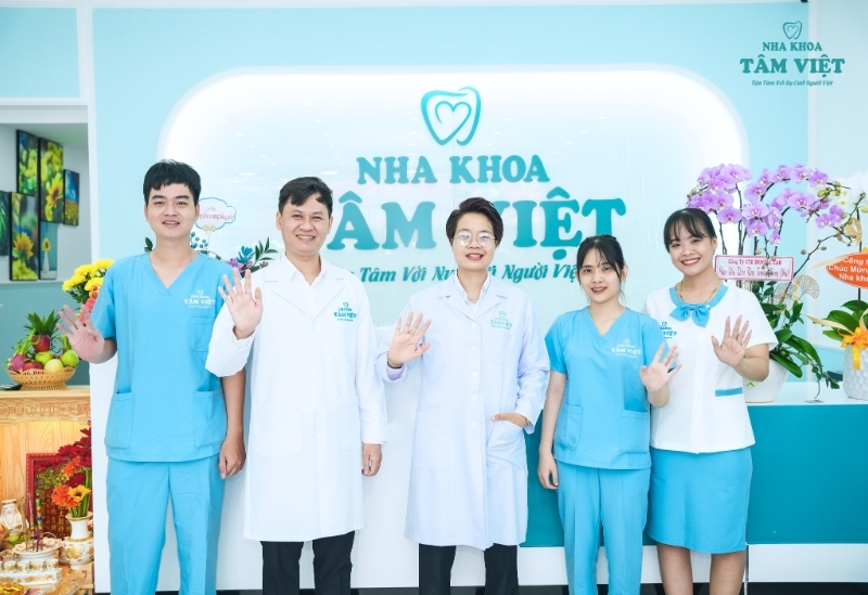 Bọc răng sứ bao nhiêu tiền 1 răng? Cập nhật giá mới nhất 2025 5 Đội ngũ bác sĩ giàu kinh nghiệm