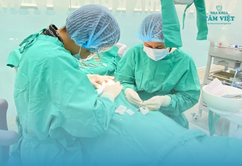 Trồng răng implant có đau không? Giải đáp chi tiết 4 Trồng răng implant có nguy hiểm không?