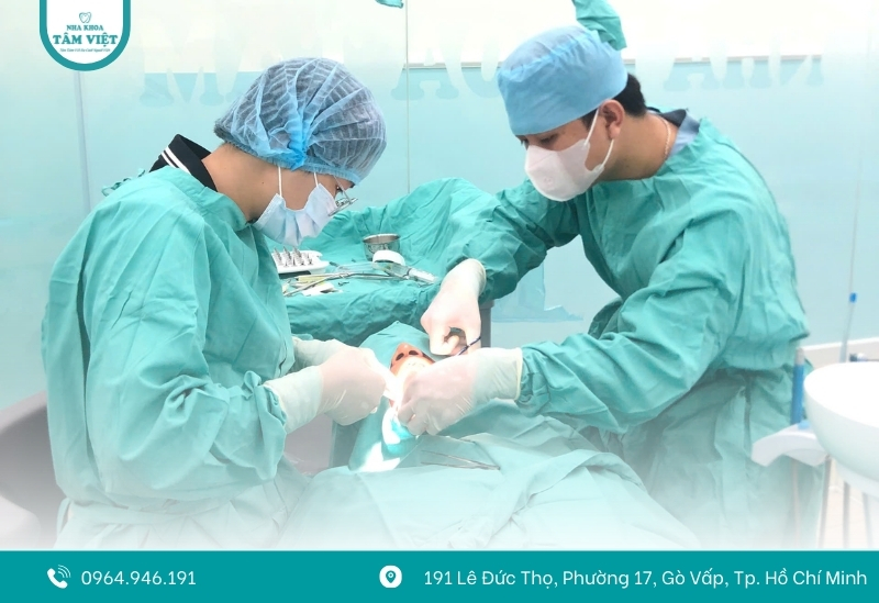 Làm răng sứ bị tụt lợi do đâu? Phòng tránh ra sao? 4 Giải pháp xử lý khi răng sứ bị tụt lợi
