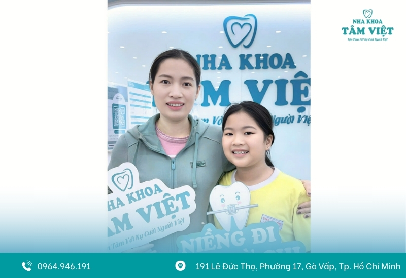 Trồng răng implant cho trẻ được không? Cần lưu ý gì? 4 Trồng răng implant cho trẻ thường là sau 17–18 tuổi với nữ