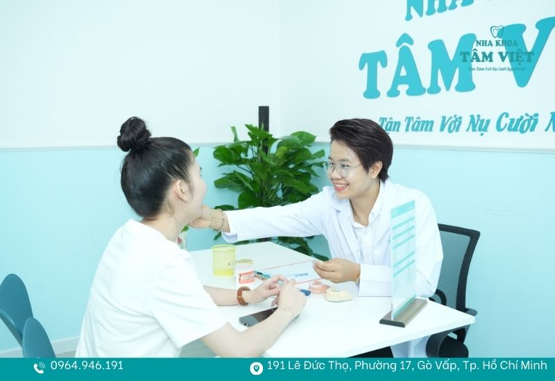 Bác sĩ giải đáp chi tiết cho khách hàng