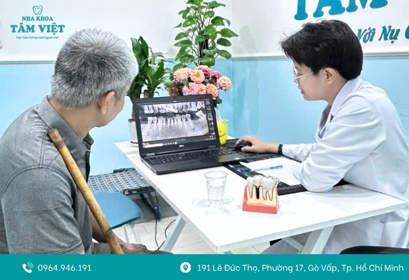 Bác sĩ trực tiếp thăm khám và tư vấn