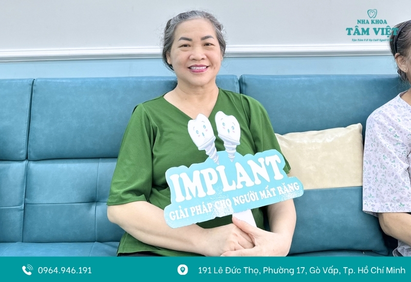 Lộ trụ implant có nguy hiểm không?