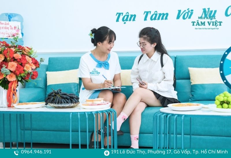 Đội ngũ lễ tân lắng nghe nhu cầu