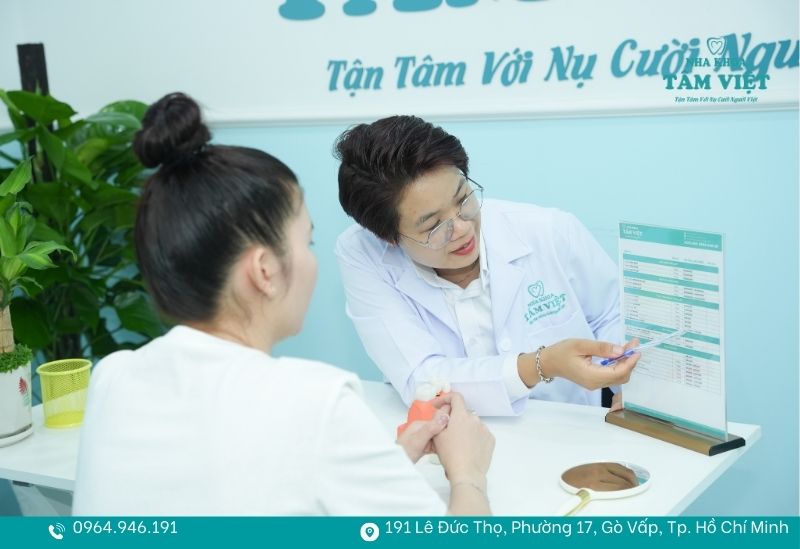 Nên niềng răng hay bọc sứ để có nụ cười đẹp tự nhiên? 5 Bác sĩ thăm khám và chỉ định