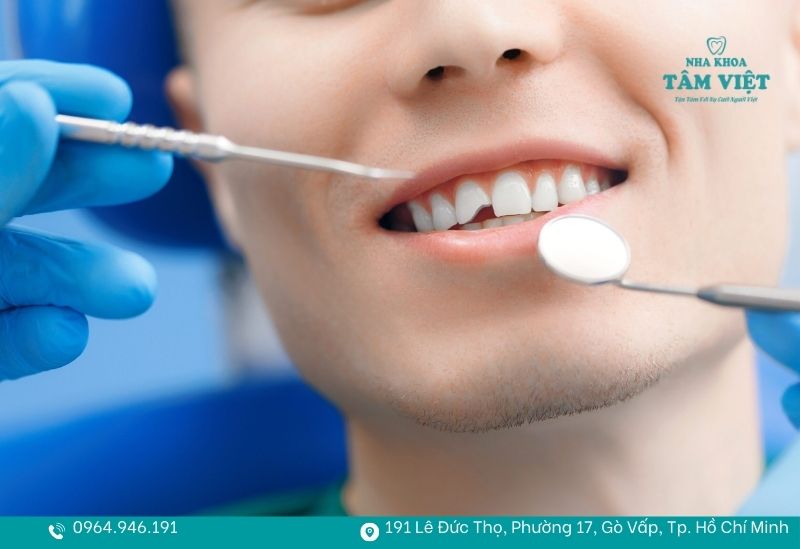 Các cạnh sứ bị mẻ thường rất sắc nhọn