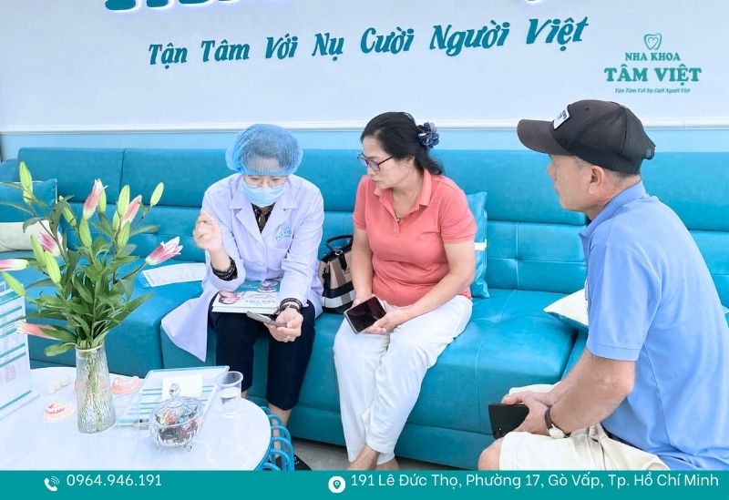 Thăm khám trực tiếp với bác sĩ chuyên môn