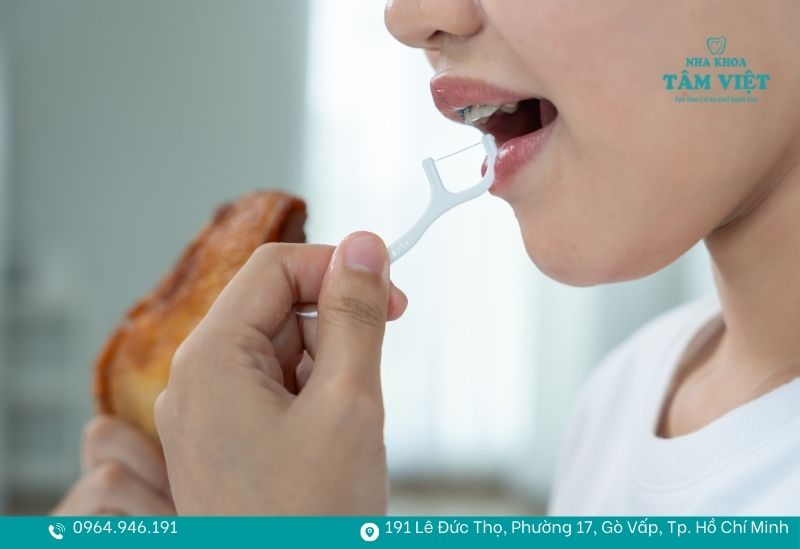 Sử dụng chỉ nha khoa