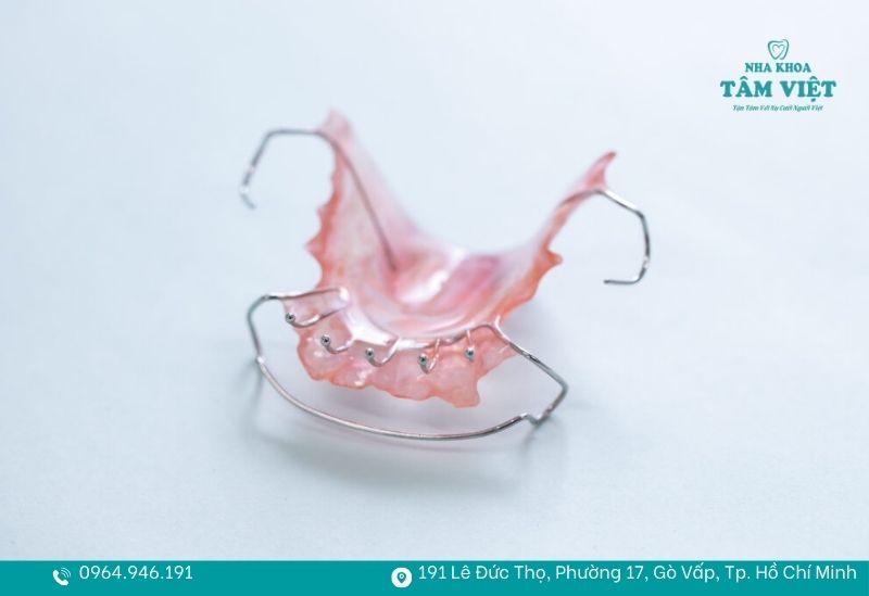 Vai trò của hàm duy trì sau khi niềng quan trọng thế nào? 2 Hàm duy trì là khí cụ nha khoa chuyên dụng