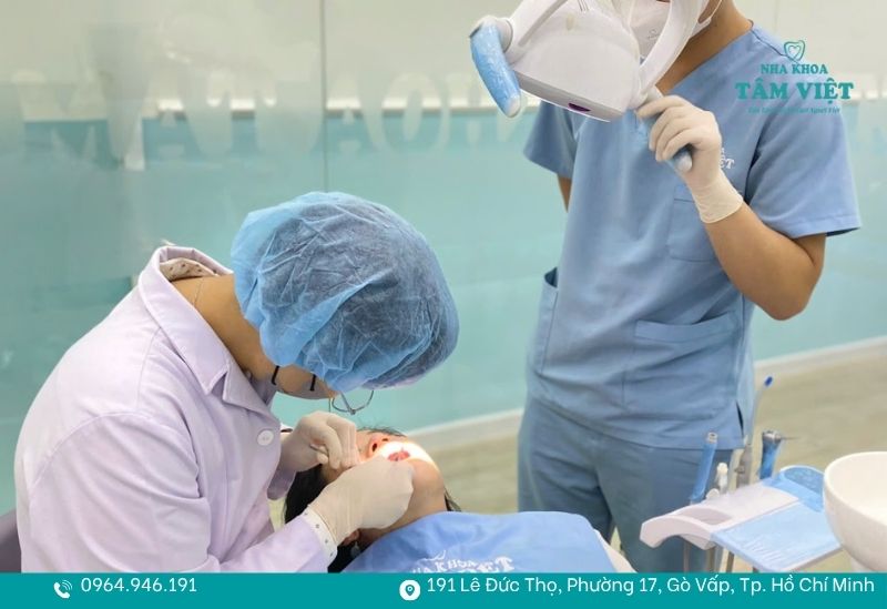 Khi nào nên bọc răng sứ để đảm bảo tính thẩm mỹ và an toàn? 4 Trên 18 tuổi là bạn có thể bọc răng sứ