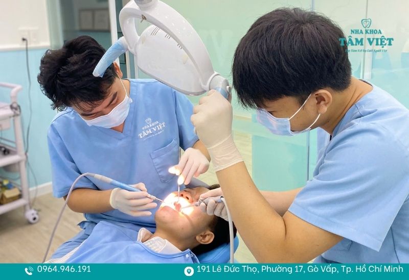 Nhổ răng khôn có cần khâu không? Những điều bạn nên biết 2 Tùy trường hợp mà bác sĩ sẽ khâu sau khi nhổ răng khôn