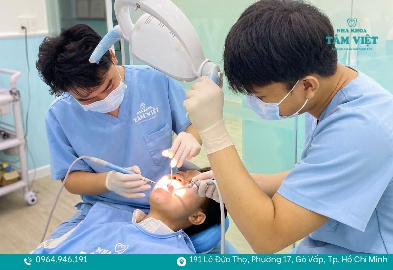 Tình trạng nhổ răng xong bị sốt khiến nhiều người lo lắng 