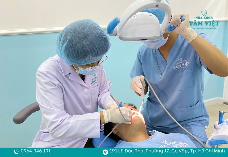 Tẩy trắng răng 1 lần được không? Sự thật bạn cần biết 3 Tẩy trắng răng được thực hiện đúng kỹ thuật và an toàn