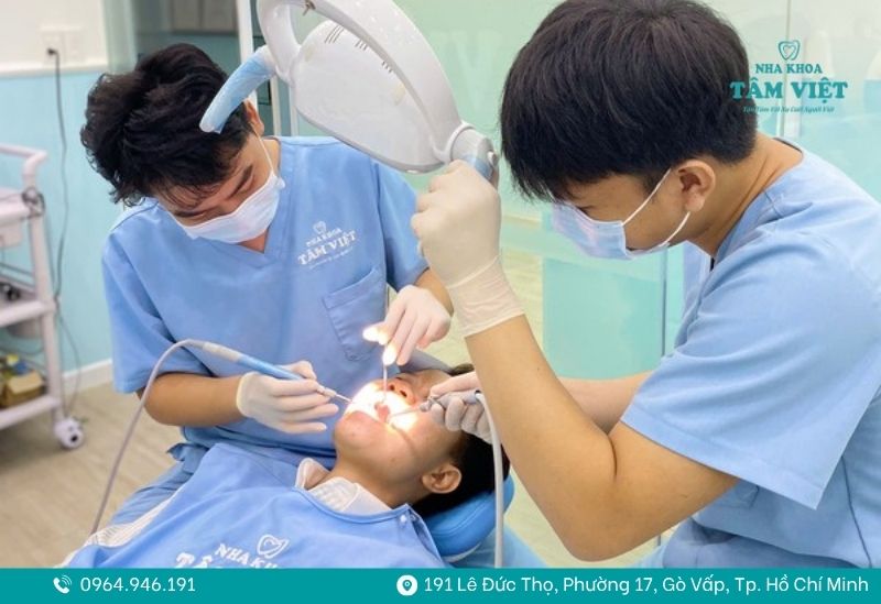 Gắn đá răng có hại không? Những điều cần biết trước khi làm 3 gắn đá răng có hại không 3